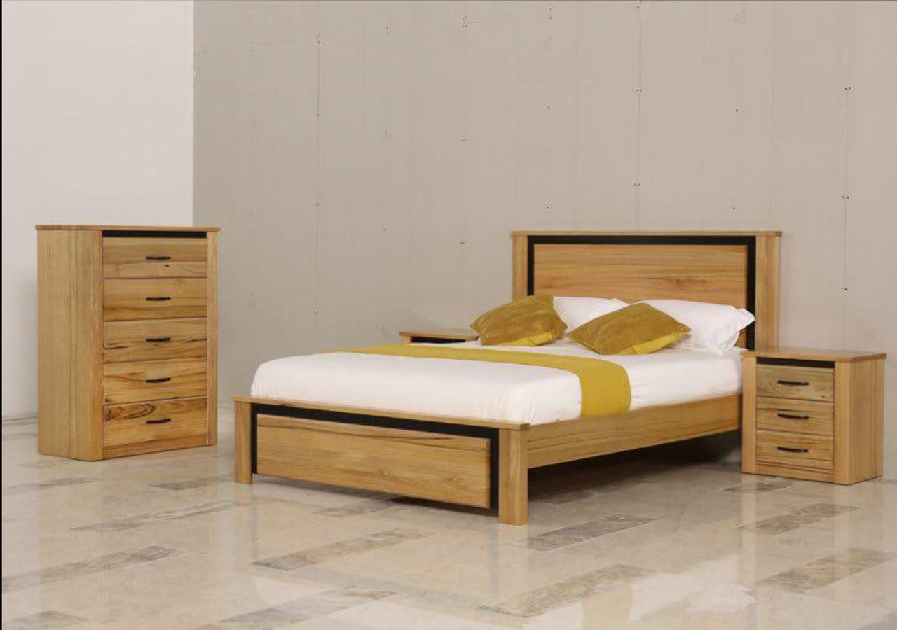 QUEEN GARDNER TIMBER BED - AS PICTURED