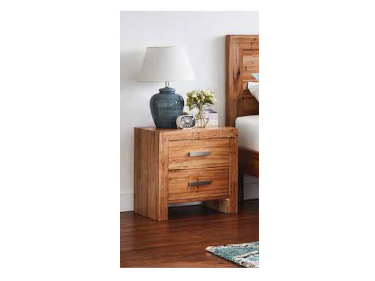 STUNZEL QUEEN 5 PIECE (DRESSER) BEDROOM SUITE - WORMY CHESTNUT