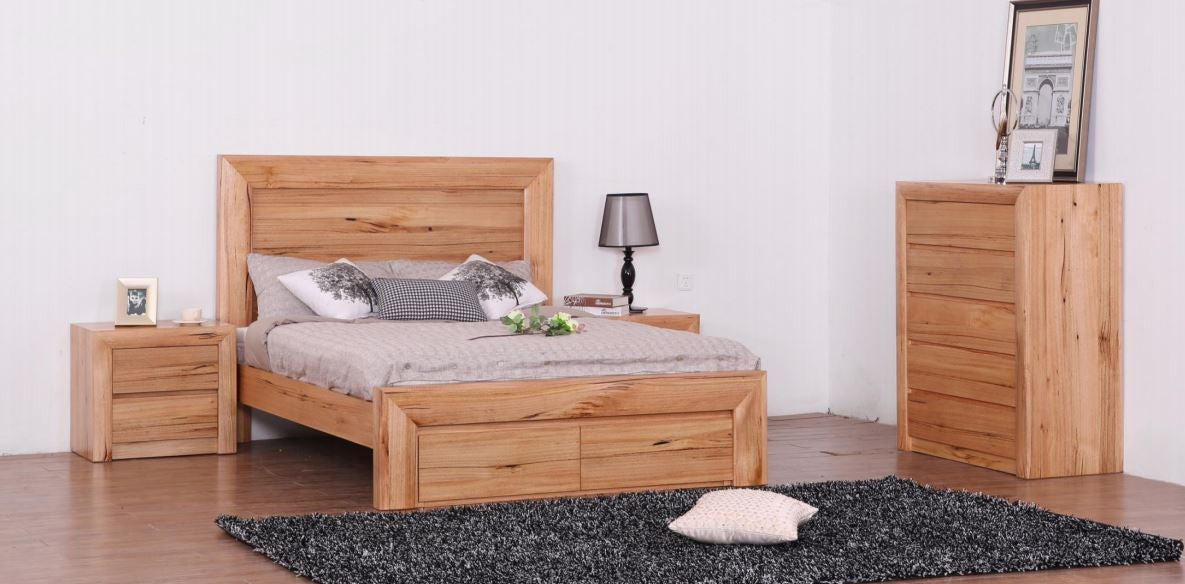 QUAKERS KING 4 PIECE (TALLBOY) BEDROOM SUITE - (MODEL:12-25-15-14) - AS PICTURED)