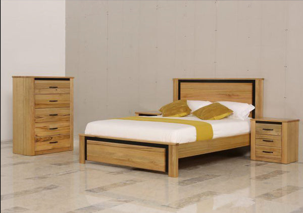 KING GARDNER TIMBER BED - AS PICTURED