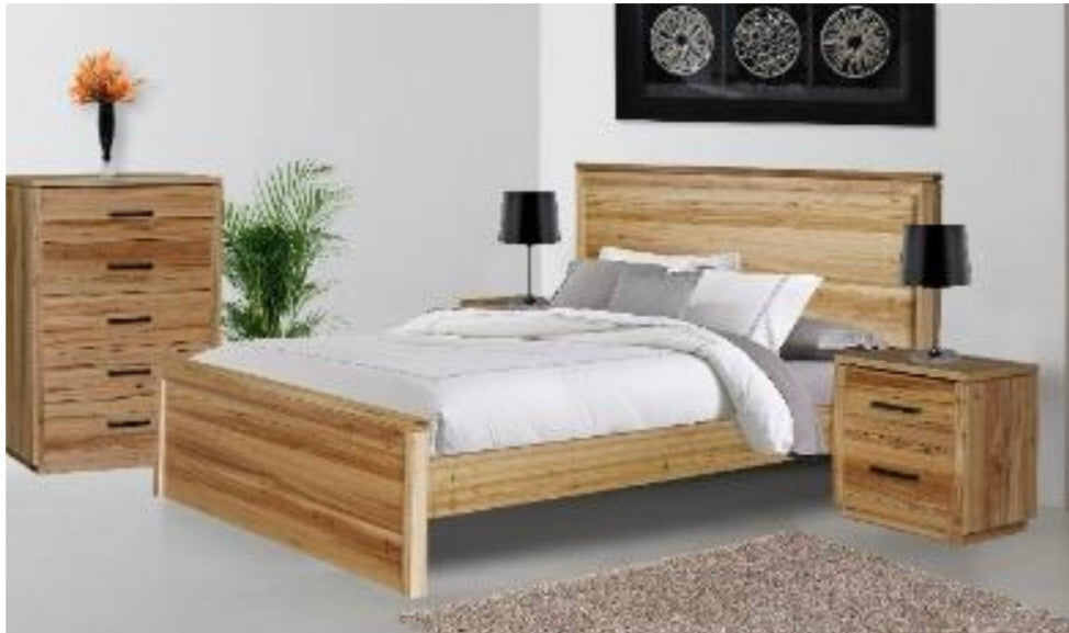 King Melrille Bed - Wormy Chestnut