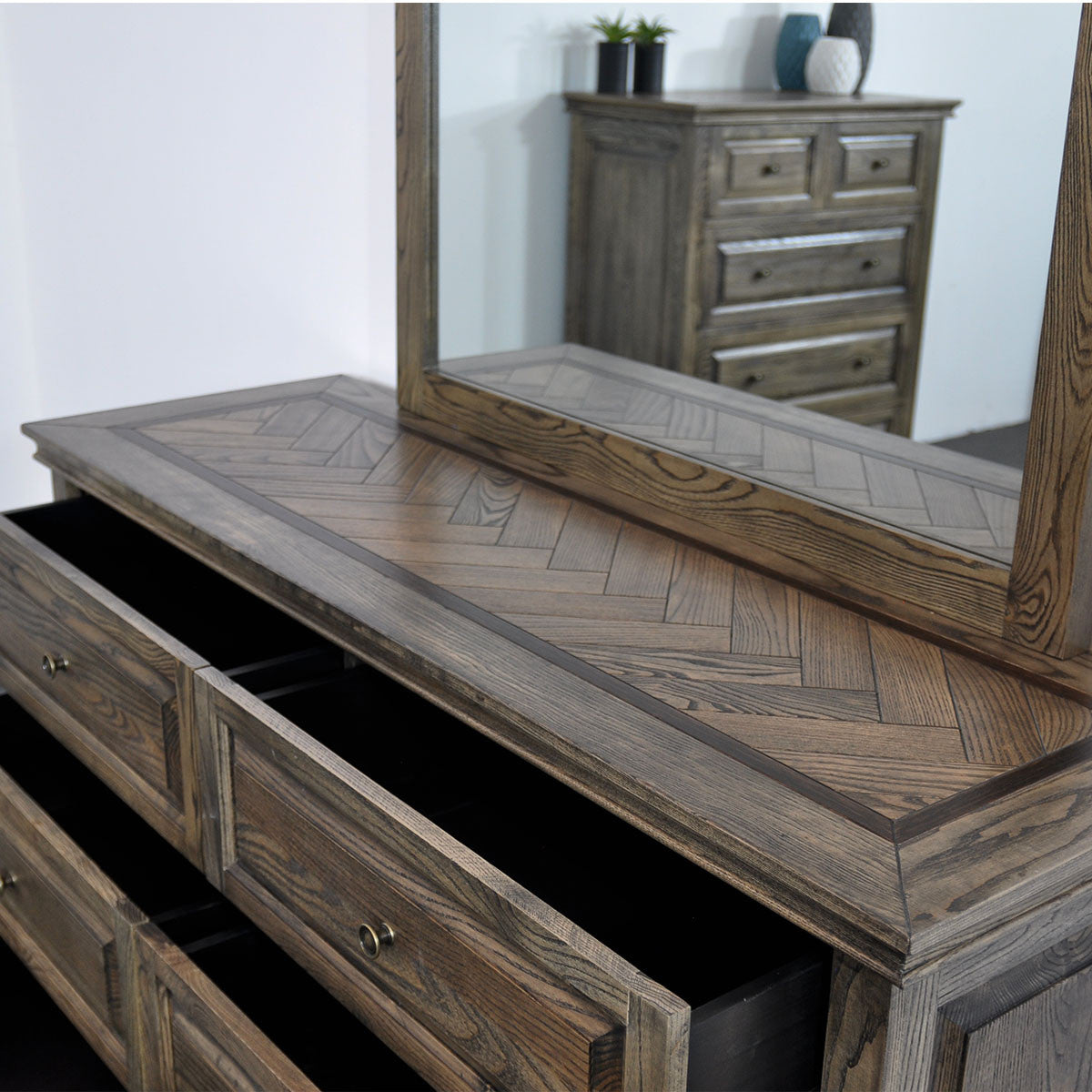MOSAIC QUEEN 5  PIECE (DRESSER)  BEDROOM SUITE - ASH OAK